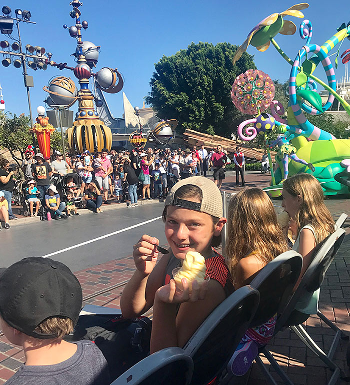 disneyland vip seating parade