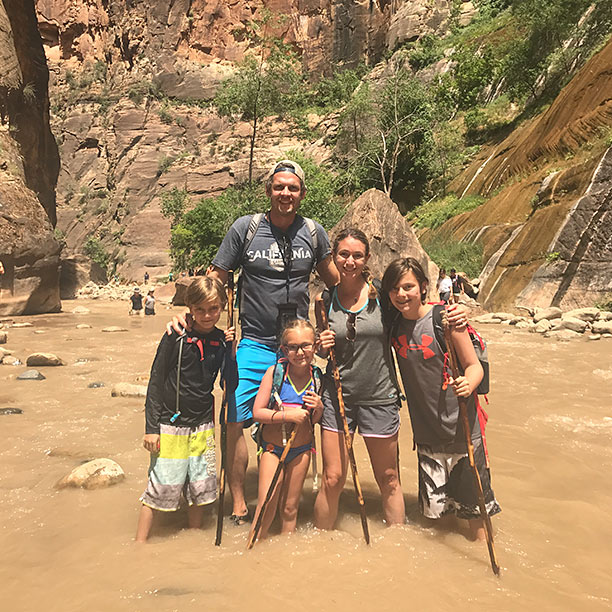 family hike kids narrows zion