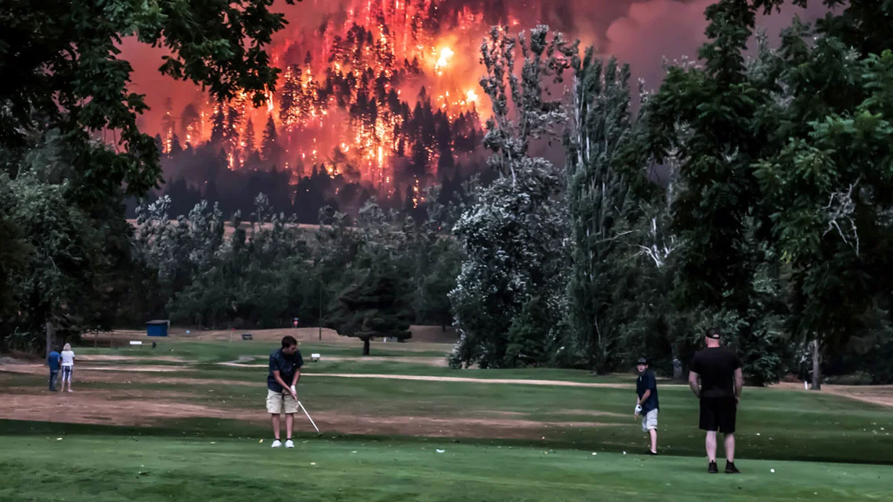 golfers forest fire