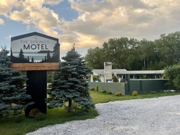 springs motel mass sign