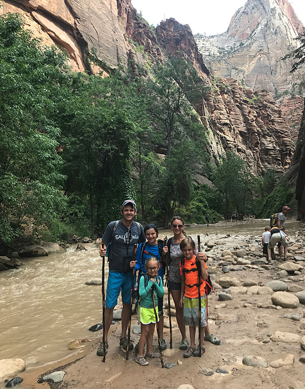 what to wear hiking the narrows in zion