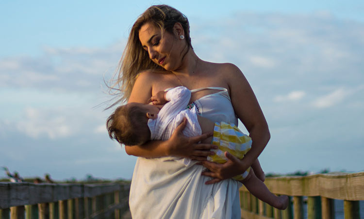 woman breastfeed baby postpartum diet