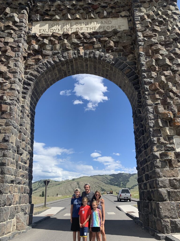 yellowstone park entrance family